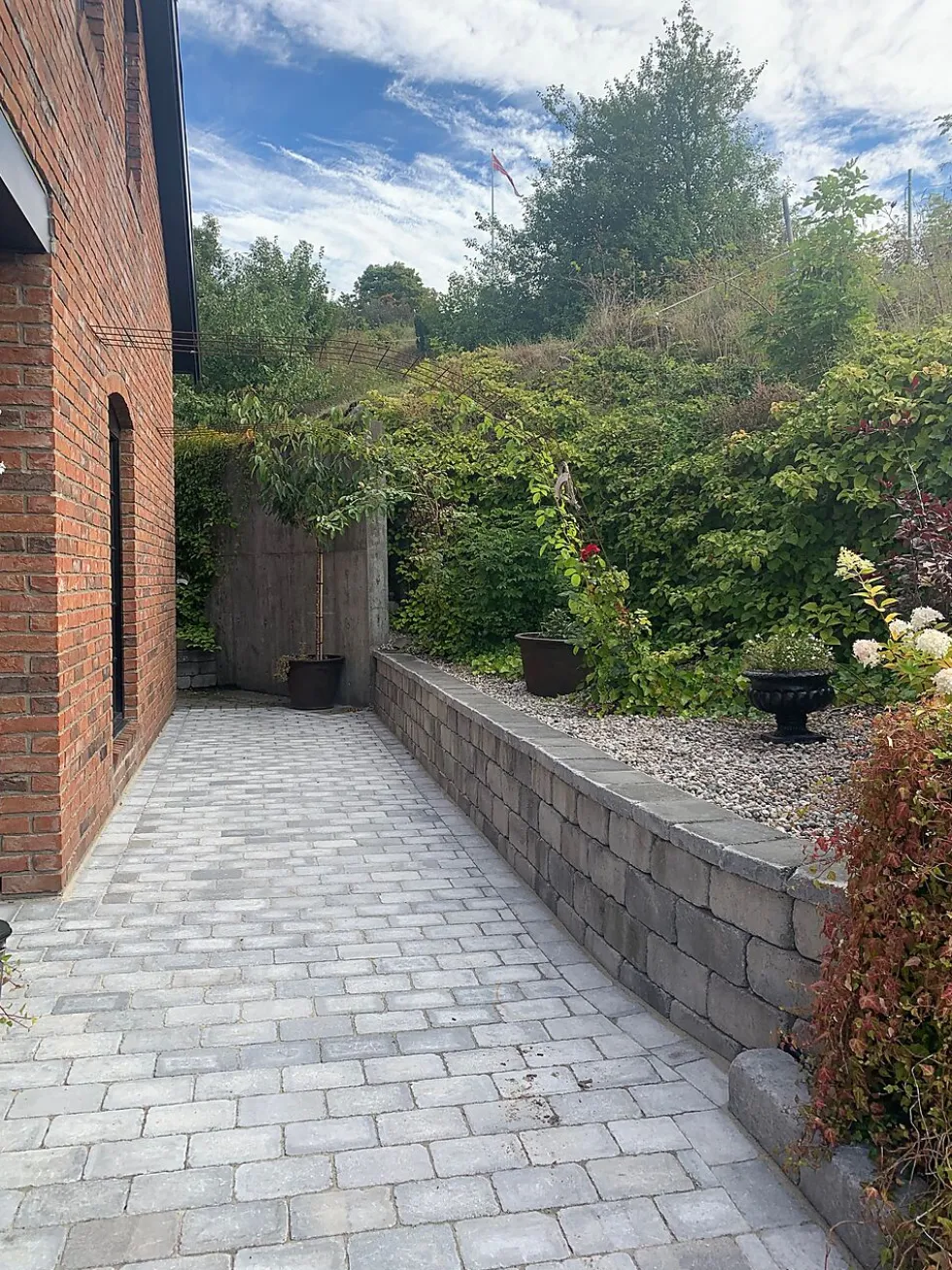 Aaltvedt Rådhus 1/2 XL belegningsstein gråmix