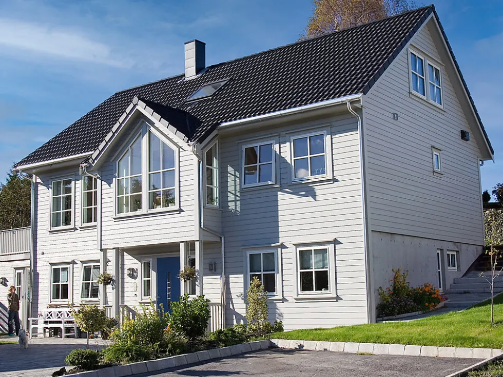 Bergene Holm utvendig kledning skygge grå falset 16x123 mm grunnet