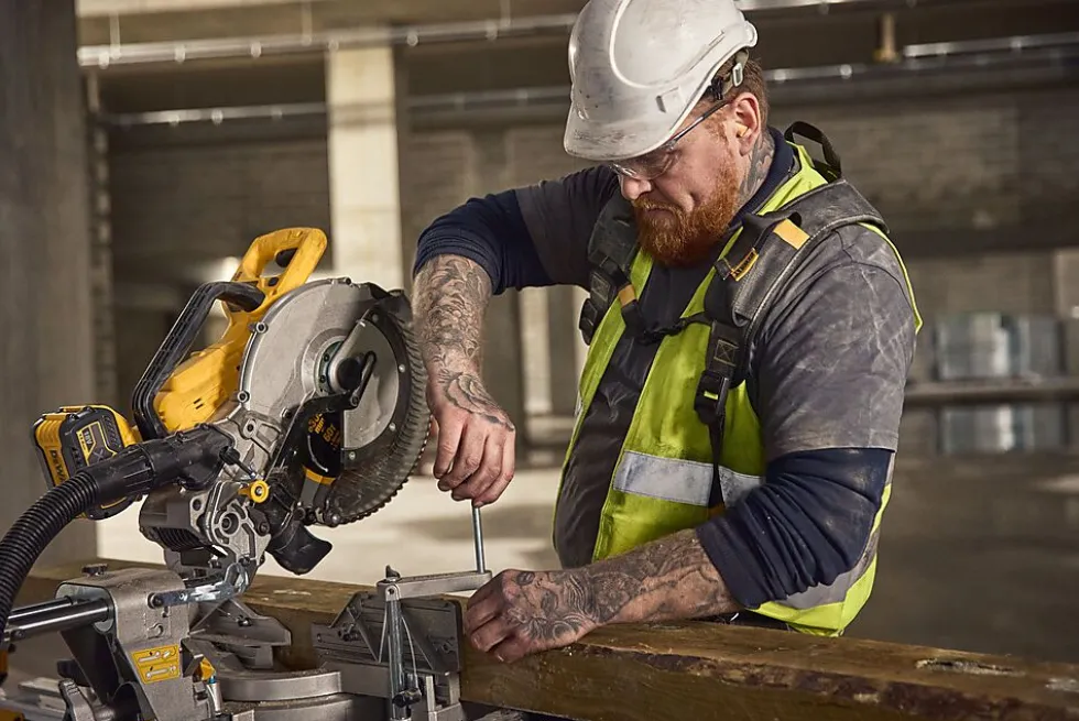 DEWALT Kapp- og gjærsag 18V, 305mm blad, naken