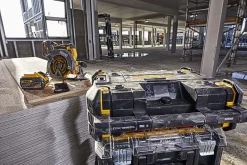 Dewalt radio DWST1-81078 TSTAK-kompatibel arbeidsradio med DAB+ og lader