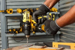 Drill 18V DCD777S2T 2X1,5AH
