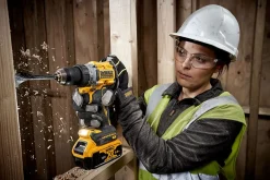 Drill 18v xr 90nm 5ah dcd800p2t 2x5ah batterier og lader