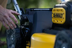 Gressklipper DCMWSP156W2 8Ah
