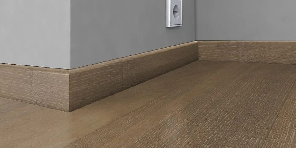 Gulvlist finèrt 16x60 mm eik plantagen/greige