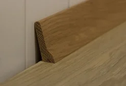 Gulvlist med nese eik lakkert 17x57 mm