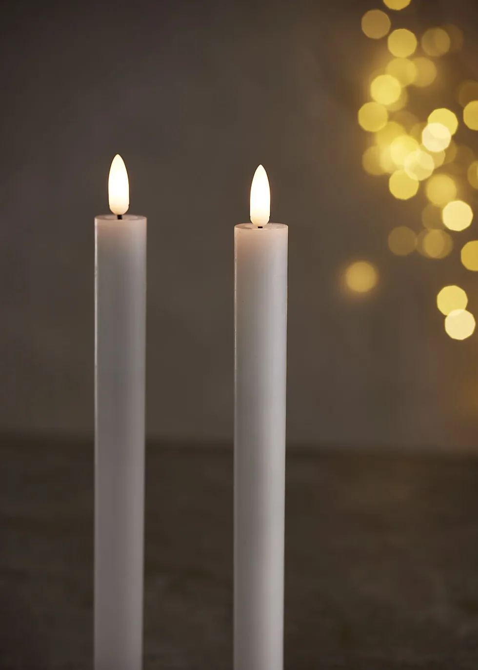 Kronelys med 3D-LED flamme 2 stk 24 cm