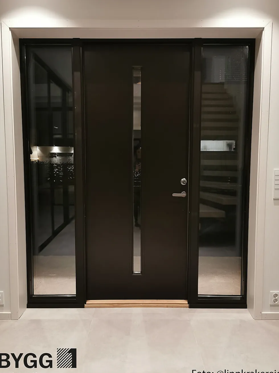 Sidefelt ytterdør Hovdeby med frostet glass hvit 40x200 cm