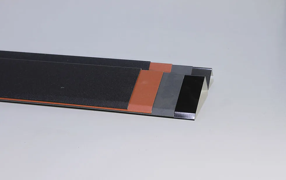 Takfotbeslag tsp pural sort 90 mm