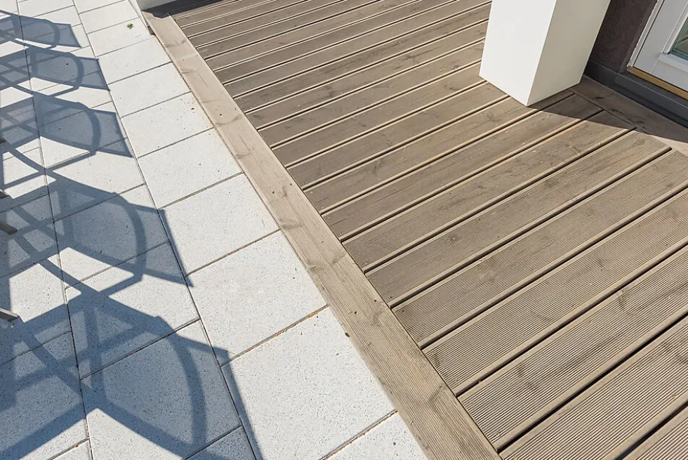 Terrassebord royalimpregnert grå furu Uno rillet 28x120 mm