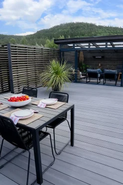Terrasse Megawood Delta lys grå