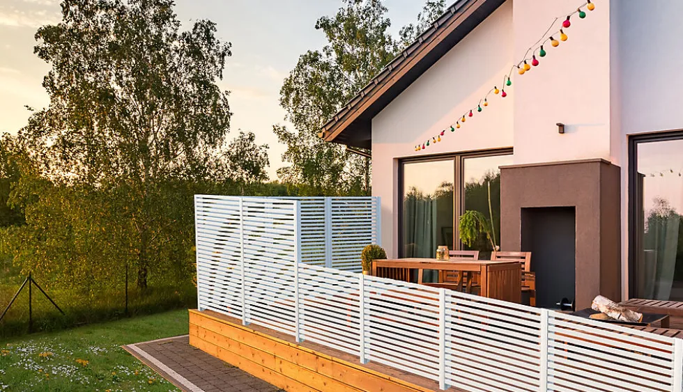 Terrassevegg i moderne spiledesign 118x176,5 cm