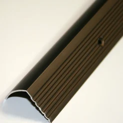 Trappenese nr 10 i bronseeloksert aluminium